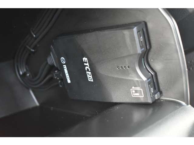 ＣＸ－８ ＸＤ　ＰＲＯＡＣＴＩＶＥ　７人乗り　パワーリフトゲート　ルーフレール＆パワーリフトゲート　リアエアコン　アドバンストキー　横滑り防止機能　ＵＳＢポート　電動Ｒゲート　地デジ　アイスト　ＥＴＣ車載器　ＤＶＤ再生可　エアコン　４ＷＤ　パワーシート　サイドカメラ（11枚目）