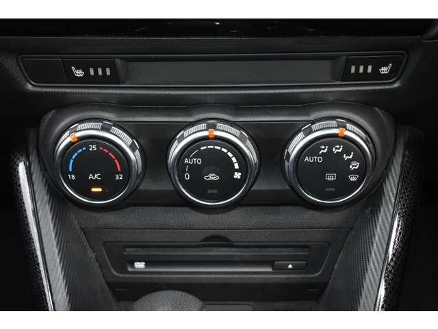 デミオ １．５　１５Ｓ　４ＷＤ　全周囲カメラ　アドバンストキー　衝突被害軽減ブレーキ　ＤＶＤ再生　コーナーソナー　キーレス　横滑り防止装置　オートエアコン　４ＷＤ　ＥＴＣ　バックカメラ　アイドリングストップ　パワステ　地デジＴＶ（7枚目）