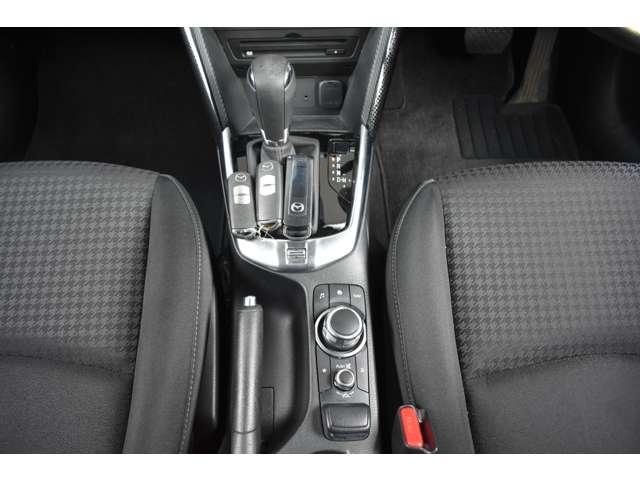 デミオ １．５　１５Ｓ　４ＷＤ　全周囲カメラ　アドバンストキー　衝突被害軽減ブレーキ　ＤＶＤ再生　コーナーソナー　キーレス　横滑り防止装置　オートエアコン　４ＷＤ　ＥＴＣ　バックカメラ　アイドリングストップ　パワステ　地デジＴＶ（8枚目）