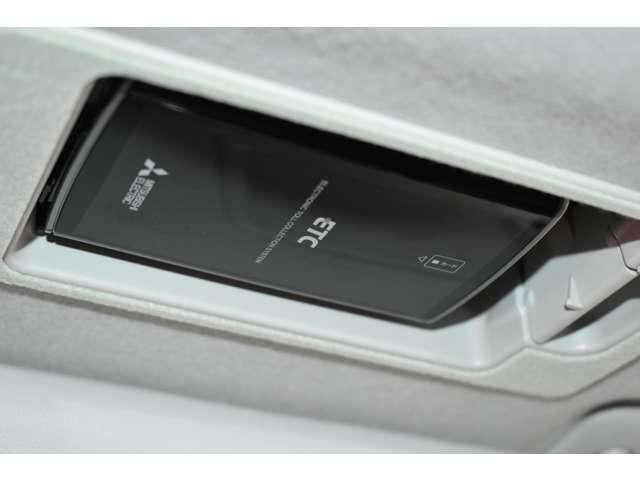 デミオ １．５　１５Ｓ　４ＷＤ　全周囲カメラ　アドバンストキー　衝突被害軽減ブレーキ　ＤＶＤ再生　コーナーソナー　キーレス　横滑り防止装置　オートエアコン　４ＷＤ　ＥＴＣ　バックカメラ　アイドリングストップ　パワステ　地デジＴＶ（10枚目）