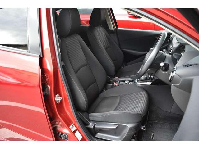 デミオ １．５　１５Ｓ　４ＷＤ　全周囲カメラ　アドバンストキー　衝突被害軽減ブレーキ　ＤＶＤ再生　コーナーソナー　キーレス　横滑り防止装置　オートエアコン　４ＷＤ　ＥＴＣ　バックカメラ　アイドリングストップ　パワステ　地デジＴＶ（12枚目）