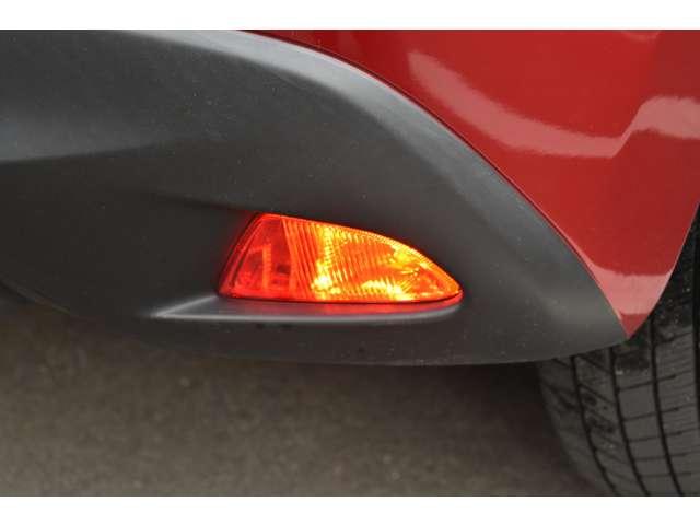 デミオ １．５　１５Ｓ　４ＷＤ　全周囲カメラ　アドバンストキー　衝突被害軽減ブレーキ　ＤＶＤ再生　コーナーソナー　キーレス　横滑り防止装置　オートエアコン　４ＷＤ　ＥＴＣ　バックカメラ　アイドリングストップ　パワステ　地デジＴＶ（17枚目）