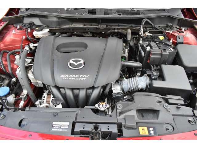 デミオ １．５　１５Ｓ　４ＷＤ　全周囲カメラ　アドバンストキー　衝突被害軽減ブレーキ　ＤＶＤ再生　コーナーソナー　キーレス　横滑り防止装置　オートエアコン　４ＷＤ　ＥＴＣ　バックカメラ　アイドリングストップ　パワステ　地デジＴＶ（19枚目）