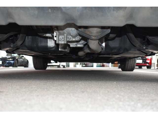 デミオ １．５　１５Ｓ　４ＷＤ　全周囲カメラ　アドバンストキー　衝突被害軽減ブレーキ　ＤＶＤ再生　コーナーソナー　キーレス　横滑り防止装置　オートエアコン　４ＷＤ　ＥＴＣ　バックカメラ　アイドリングストップ　パワステ　地デジＴＶ（20枚目）