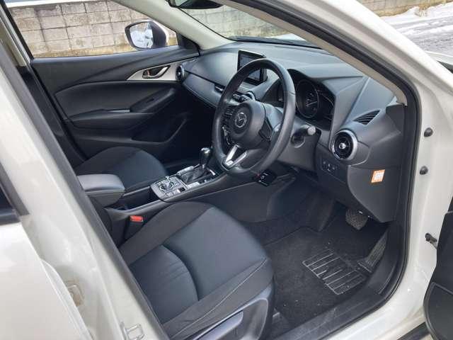 ＣＸ－３ ２．０　２０Ｓ　４ＷＤ　ハイビームコントロール付ＬＥＤライト　ナビ　衝突被害軽減ブレーキ　Ｂモニター　ＬＥＤヘッドライト　ＥＴＣ　オートエアコン　４ＷＤ　スマートキー　アイドリングストップ　横滑り防止　Ｐセンサー（3枚目）