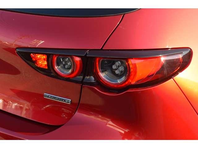 ＭＡＺＤＡ３ファストバック ＦＡＳＴＢＡＣＫ　２０Ｓ　ＰＲＯＡＣＴＩＶＥ　Ｔｏｕｒｉｎｇ　３６０°セーフティパッケージ　全周囲モニタ　レーダークルコン　ＬＥＤライト　メモリーナビ　オートハイビーム　エアバッグ　ミュージックプレイヤー接続可　ＡＢＳ　キーフリー　ナビＴＶ　バックカメラ　記録簿（17枚目）