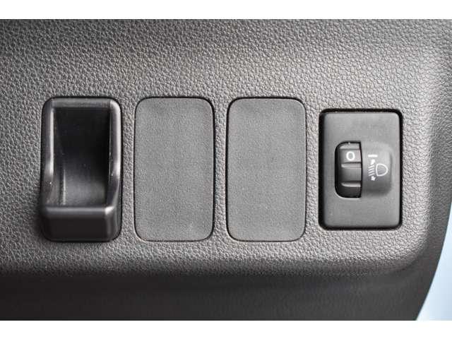 ミラココア ６６０　プラス　Ｘ　４ＷＤ　純正ＣＤオーディオ・ベンチシート・オートエ　セキュリティーアラーム　エアバック　インテリキー　デュアルエアバック　ＡＡＣ　寒冷地仕様　ＡＢＳ付　パワーウインドウ　パワーステアリング　キーフリー　４ＷＤ（8枚目）