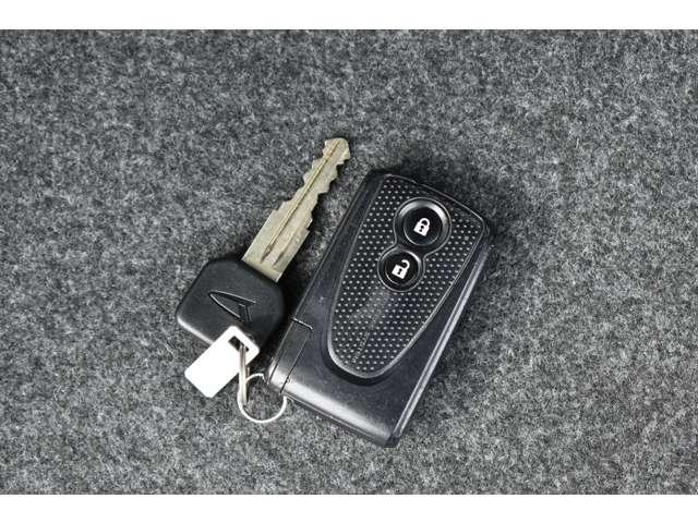 ミラココア ６６０　プラス　Ｘ　４ＷＤ　純正ＣＤオーディオ・ベンチシート・オートエ　セキュリティーアラーム　エアバック　インテリキー　デュアルエアバック　ＡＡＣ　寒冷地仕様　ＡＢＳ付　パワーウインドウ　パワーステアリング　キーフリー　４ＷＤ（11枚目）