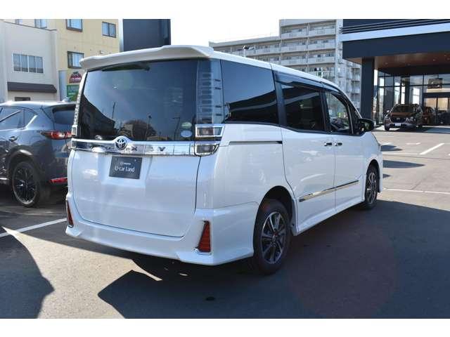 ヴォクシー ２．０　ＺＳ　煌　４ＷＤ　両側電動ドア・ＬＥＤライト・フリップダウ　セキュリティー　点検記録簿　スマートキー＆プッシュスタート　Ｗエアコン　ＬＥＤヘッド　ミュージックプレイヤー接続可　４ＷＤ車　横滑り防止　バックモニター（2枚目）