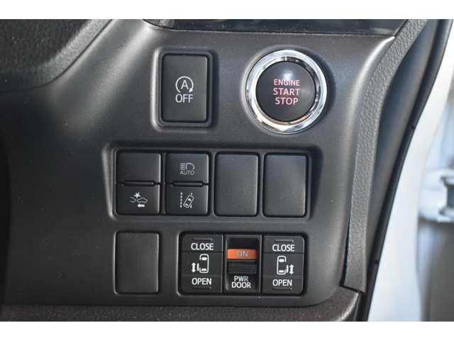 ヴォクシー ２．０　ＺＳ　煌　４ＷＤ　両側電動ドア・ＬＥＤライト・フリップダウ　セキュリティー　点検記録簿　スマートキー＆プッシュスタート　Ｗエアコン　ＬＥＤヘッド　ミュージックプレイヤー接続可　４ＷＤ車　横滑り防止　バックモニター（9枚目）