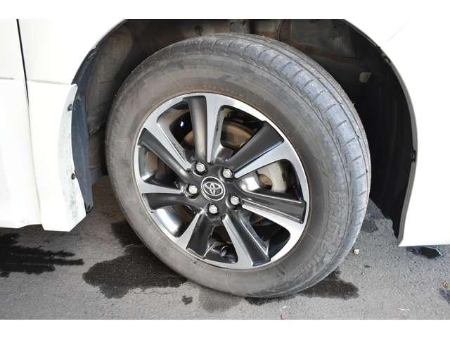 ヴォクシー ２．０　ＺＳ　煌　４ＷＤ　両側電動ドア・ＬＥＤライト・フリップダウ　セキュリティー　点検記録簿　スマートキー＆プッシュスタート　Ｗエアコン　ＬＥＤヘッド　ミュージックプレイヤー接続可　４ＷＤ車　横滑り防止　バックモニター（19枚目）