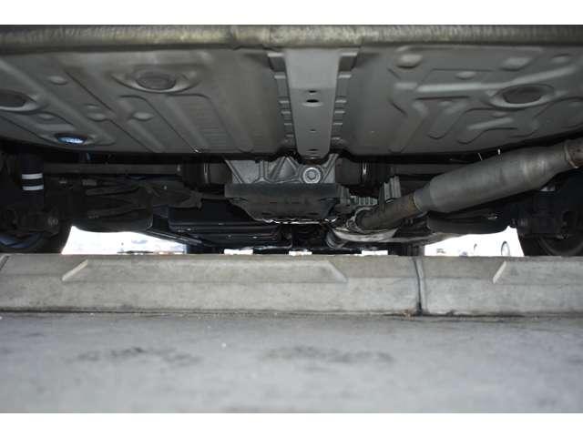 ヴォクシー ２．０　ＺＳ　煌　４ＷＤ　両側電動ドア・ＬＥＤライト・フリップダウ　セキュリティー　点検記録簿　スマートキー＆プッシュスタート　Ｗエアコン　ＬＥＤヘッド　ミュージックプレイヤー接続可　４ＷＤ車　横滑り防止　バックモニター（20枚目）