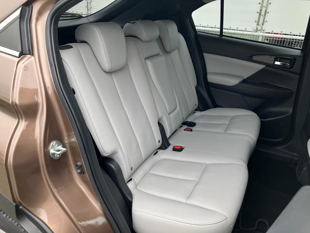 エクリプスクロスＰＨＥＶ Ｇ　４ＷＤ　本革シート　前後シートヒーター　車両検知警報システム　衝突被害軽減ブレーキ　クルーズコントロール　ナビ　バックカメラ　　前後ドライブレコーダー　ＥＴＣ　１０年１０万キロ特別保証延長（16枚目）
