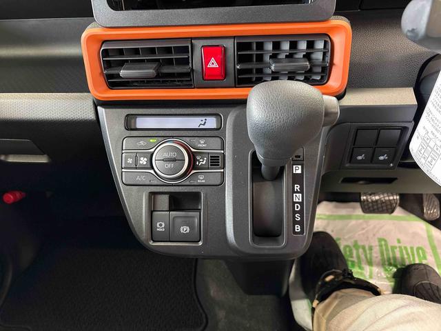 タント ファンクロス　４ＷＤ　バックカメラ　ＬＥＤヘッドライト／フォグランプ　オートエアコン／ライト／ハイビーム／電動ドアミラー　チルトステアリング　コーナーセンサー　両側電動スライドドア　シートヒーター（11枚目）