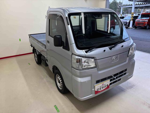 ハイゼットトラック スタンダード 電子4WD 純正ラジオ(AM・FM) ハロゲンヘッドライト マニュアルエアコン オートライト/ハイビーム コーナーセンサー ストロング防錆 VSC(横滑り防止機能) スマートアシスト(予防安全装置)(6枚目)