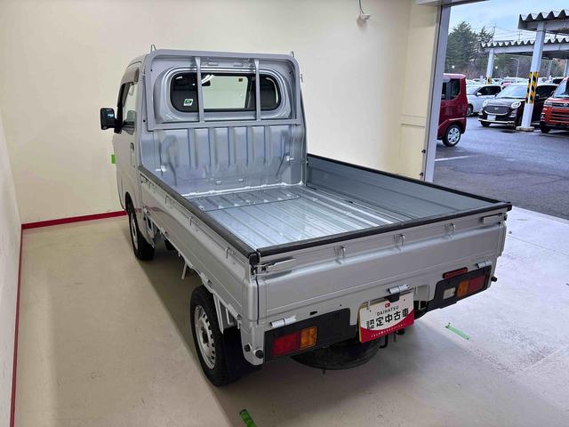 ハイゼットトラック スタンダード 電子4WD 純正ラジオ(AM・FM) ハロゲンヘッドライト マニュアルエアコン オートライト/ハイビーム コーナーセンサー ストロング防錆 VSC(横滑り防止機能) スマートアシスト(予防安全装置)(9枚目)