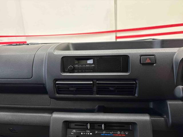 ハイゼットトラック スタンダード 電子4WD 純正ラジオ(AM・FM) ハロゲンヘッドライト マニュアルエアコン オートライト/ハイビーム コーナーセンサー ストロング防錆 VSC(横滑り防止機能) スマートアシスト(予防安全装置)(10枚目)