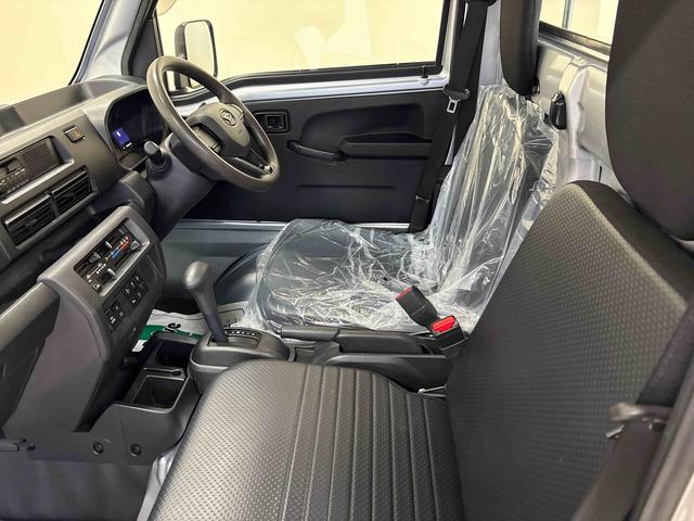 ハイゼットトラック スタンダード 電子4WD 純正ラジオ(AM・FM) ハロゲンヘッドライト マニュアルエアコン オートライト/ハイビーム コーナーセンサー ストロング防錆 VSC(横滑り防止機能) スマートアシスト(予防安全装置)(14枚目)