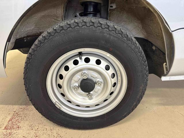 ハイゼットトラック スタンダード 電子4WD 純正ラジオ(AM・FM) ハロゲンヘッドライト マニュアルエアコン オートライト/ハイビーム コーナーセンサー ストロング防錆 VSC(横滑り防止機能) スマートアシスト(予防安全装置)(19枚目)
