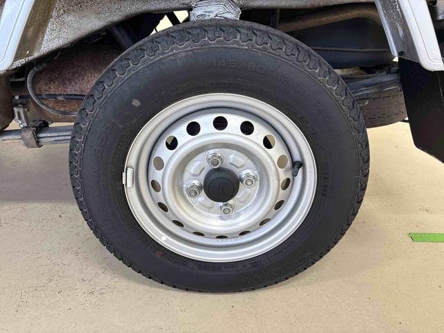 ハイゼットトラック スタンダード 電子4WD 純正ラジオ(AM・FM) ハロゲンヘッドライト マニュアルエアコン オートライト/ハイビーム コーナーセンサー ストロング防錆 VSC(横滑り防止機能) スマートアシスト(予防安全装置)(20枚目)