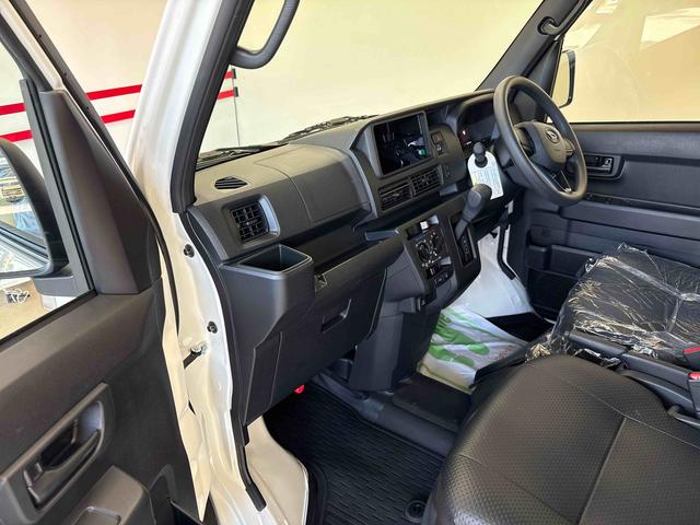 ハイゼットカーゴ スペシャル　電子４ＷＤ　マニュアルエアコン　ハロゲンヘッドライト　コーナーセンサー　ＶＳＣ（横滑り防止機能）　パワーウィンドウ　オートライト／ハイビーム　スマートアシスト（予防安全装置）（13枚目）