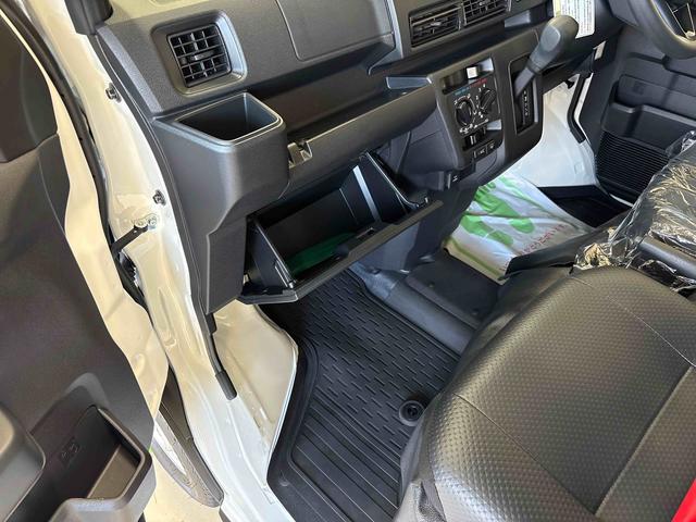 ハイゼットカーゴ スペシャル　電子４ＷＤ　マニュアルエアコン　ハロゲンヘッドライト　コーナーセンサー　ＶＳＣ（横滑り防止機能）　パワーウィンドウ　オートライト／ハイビーム　スマートアシスト（予防安全装置）（14枚目）