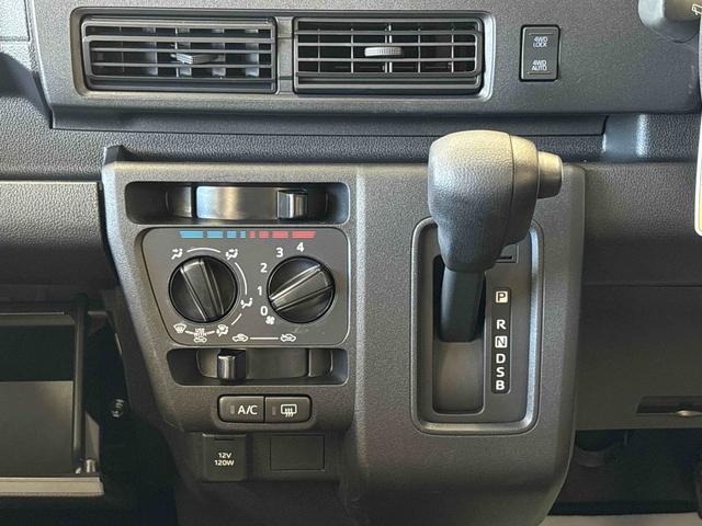 ハイゼットカーゴ スペシャル　電子４ＷＤ　マニュアルエアコン　ハロゲンヘッドライト　コーナーセンサー　ＶＳＣ（横滑り防止機能）　パワーウィンドウ　オートライト／ハイビーム　スマートアシスト（予防安全装置）（16枚目）