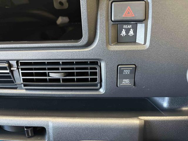 ハイゼットカーゴ スペシャル　電子４ＷＤ　マニュアルエアコン　ハロゲンヘッドライト　コーナーセンサー　ＶＳＣ（横滑り防止機能）　パワーウィンドウ　オートライト／ハイビーム　スマートアシスト（予防安全装置）（27枚目）