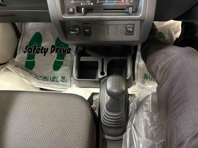 ハイゼットトラック スタンダード パートタイム4WD 純正ラジオ(AM・FM) ハロゲンヘッドライト ストロング防錆 マニュアルエアコン(11枚目)