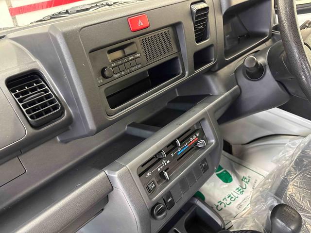ハイゼットトラック スタンダード パートタイム4WD 純正ラジオ(AM・FM) ハロゲンヘッドライト ストロング防錆 マニュアルエアコン(16枚目)