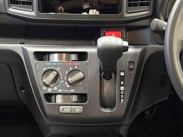 ミライース L SAIII 4WD ハロゲンヘッドライト キーレスエントリー コーナーセンサー オートライト/ハイビーム マニュアルエアコン VSC(横滑り防止機能) スマートアシスト(予防安全装置)(16枚目)