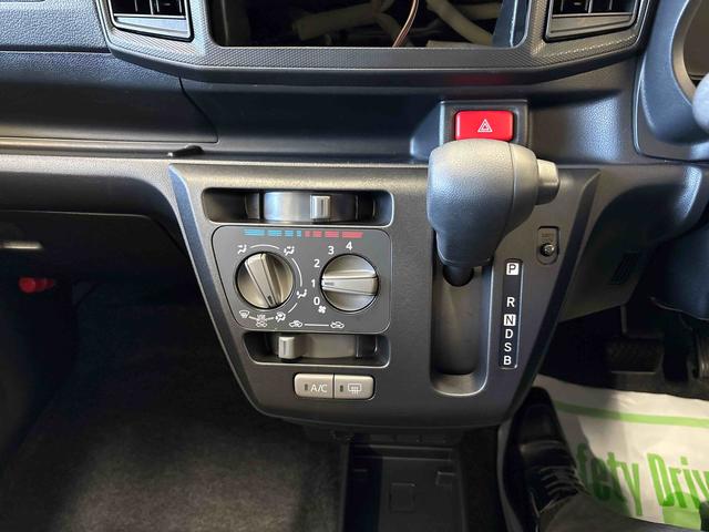 ミライース Ｌ　ＳＡＩＩＩ　４ＷＤ　ハロゲンヘッドライト　マニュアルエアコン　キーレスエントリー　コーナーセンサー　オートライト／ハイビーム　ＶＳＣ（横滑り防止機能）　スマートアシスト（予防安全装置）（11枚目）