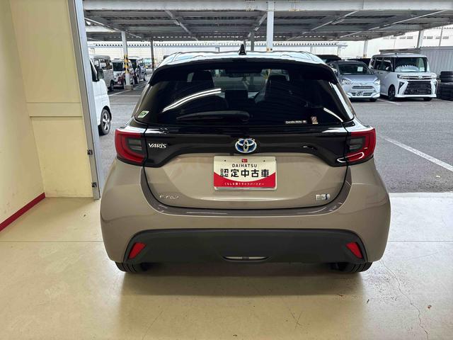ヤリス ハイブリッドZ ディスプレイオーディオ(ナビ付) クルーズコントロール トヨタセーフティセンス(予防安全装置) ドライブレコーダー リモコンエンジンスターター オートエアコン/ライト/ハイビーム/電動ドアミラー(3枚目)