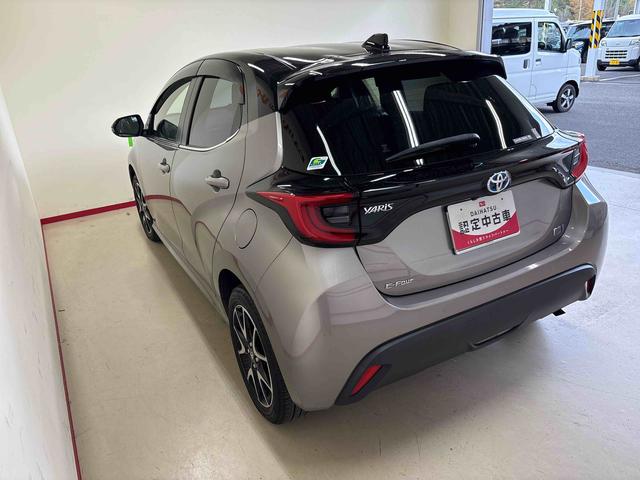 ヤリス ハイブリッドZ ディスプレイオーディオ(ナビ付) クルーズコントロール トヨタセーフティセンス(予防安全装置) ドライブレコーダー リモコンエンジンスターター オートエアコン/ライト/ハイビーム/電動ドアミラー(9枚目)