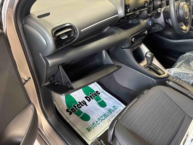 ヤリス ハイブリッドZ ディスプレイオーディオ(ナビ付) クルーズコントロール トヨタセーフティセンス(予防安全装置) ドライブレコーダー リモコンエンジンスターター オートエアコン/ライト/ハイビーム/電動ドアミラー(22枚目)