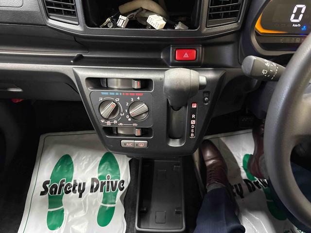 ミライース L SAIII 4WD ハロゲンヘッドライト キーレスエントリー ハロゲンヘッドライト マニュアルエアコン コーナーセンサー VSC(横滑り防止機能) オートライト/ハイビーム スマートアシスト(予防安全装置)(11枚目)