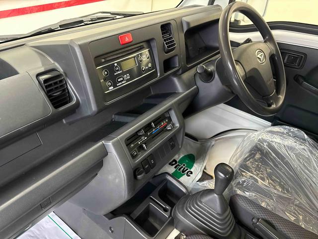 ハイゼットトラック ＥＸＴ　パートタイム４ＷＤ　純正ＣＤ　マニュアルエアコン　ハロゲンヘッドライト／フォグランプ　キーレスエントリー　デフロック　荷台作業灯　ストロング防錆　パワーウィンドウ　テールゲートチェーン（15枚目）