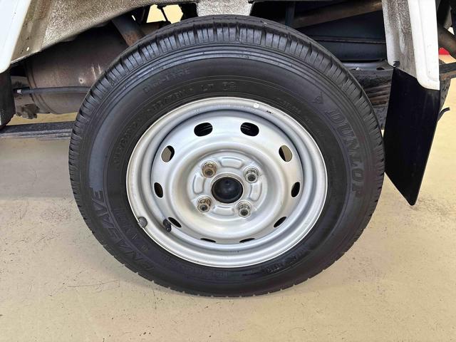 ハイゼットトラック ＥＸＴ　パートタイム４ＷＤ　純正ＣＤ　マニュアルエアコン　ハロゲンヘッドライト／フォグランプ　キーレスエントリー　デフロック　荷台作業灯　ストロング防錆　パワーウィンドウ　テールゲートチェーン（20枚目）