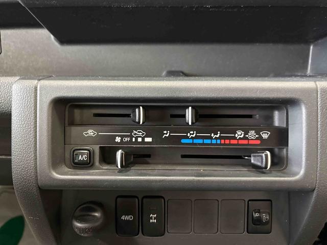 ハイゼットトラック ＥＸＴ　パートタイム４ＷＤ　純正ＣＤ　マニュアルエアコン　ハロゲンヘッドライト／フォグランプ　キーレスエントリー　デフロック　荷台作業灯　ストロング防錆　パワーウィンドウ　テールゲートチェーン（28枚目）