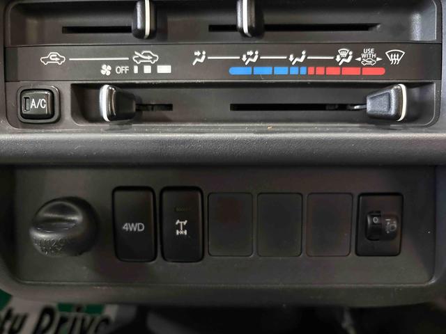 ハイゼットトラック ＥＸＴ　パートタイム４ＷＤ　純正ＣＤ　マニュアルエアコン　ハロゲンヘッドライト／フォグランプ　キーレスエントリー　デフロック　荷台作業灯　ストロング防錆　パワーウィンドウ　テールゲートチェーン（35枚目）