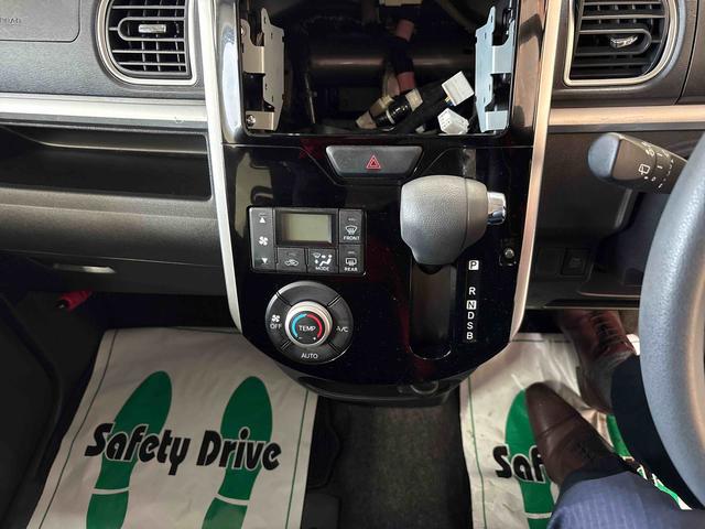 タント カスタムX SAII 4WD LEDヘッドライト ハロゲンフォグランプ オートエアコン/ライト 電動格納ドアミラー 助手席電動スライドドア 社外品リモコンエンジンスターター スマートアシスト(予防安全装置)(11枚目)