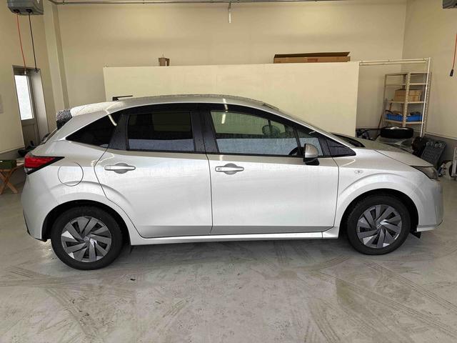 ノート Ｓ　ＦＯＵＲ　４ＷＤ　ナビ（社外品）　ＥＴＣ　ハロゲンヘッドライト　電動パーキングブレーキ　オートエアコン／ライト　電動格納ドアミラー　ハンドルヒーター　運転席・助手席シートヒーター　チルトステアリング（4枚目）