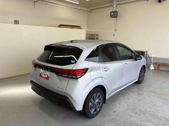 ノート Ｓ　ＦＯＵＲ　４ＷＤ　ナビ（社外品）　ＥＴＣ　ハロゲンヘッドライト　電動パーキングブレーキ　オートエアコン／ライト　電動格納ドアミラー　ハンドルヒーター　運転席・助手席シートヒーター　チルトステアリング（8枚目）