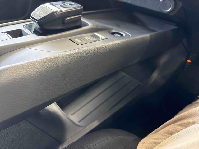 ノート Ｓ　ＦＯＵＲ　４ＷＤ　ナビ（社外品）　ＥＴＣ　ハロゲンヘッドライト　電動パーキングブレーキ　オートエアコン／ライト　電動格納ドアミラー　ハンドルヒーター　運転席・助手席シートヒーター　チルトステアリング（27枚目）