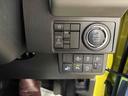 運転席右下側。プッシュボタンスタート等スイッチ類