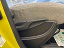 運転席シートリフター付きです。ドライビングポジションをきめ細かく調整できます。