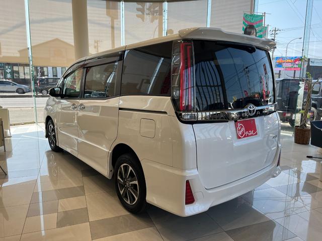 ノア Ｓｉ　ダブルバイビー　４ＷＤ　純正ナビ　フルセグＴＶ　バックカメラ　ＣＤ　ＤＶＤ再生　純正フリップダウンモニター　ＥＴＣ　両側パワースライドドア（8枚目）