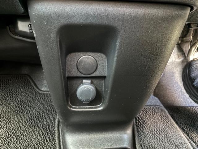 スペーシアギア ハイブリッドＸＺ　４ＷＤ　全方位モニタ付ナビ＆スズキセーフティサポート　スズキコネクト対応通信機装着車　禁煙車　両側電動スライドドア　Ｂｌｕｅｔｏｏｔｈ　フルセグＴＶ　クルーズコントロール（31枚目）