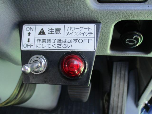 キャンターガッツ ロング全低床ＤＸ　走行３万キロ台　オートマ車　新明和製６００ＫＧ　アーム式パワーゲート付　１，７５ｔ積　１０尺ボディ（22枚目）