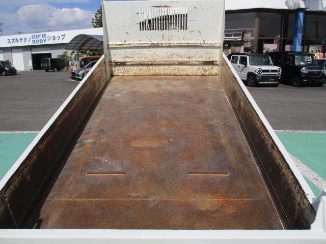 エルフトラック フルフラットローダンプ　花見台製　セーフティローダーダンプ　３０００ＫＧ積　４ナンバー仕様　６速ミッション　メッキバンパー　メッキグリル　メッキコーナーパネル　メッキミラーカバー（28枚目）